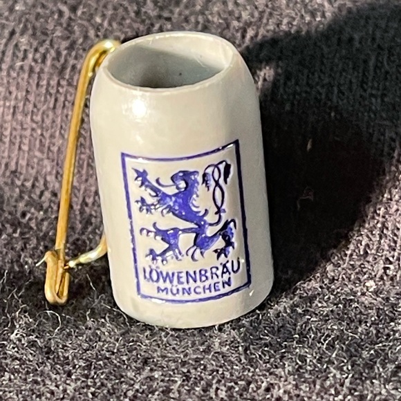 Vintage Lowenbrau Munchen Pin Advertising
Miniature Beer Stein Mug - Picture 2 of 3